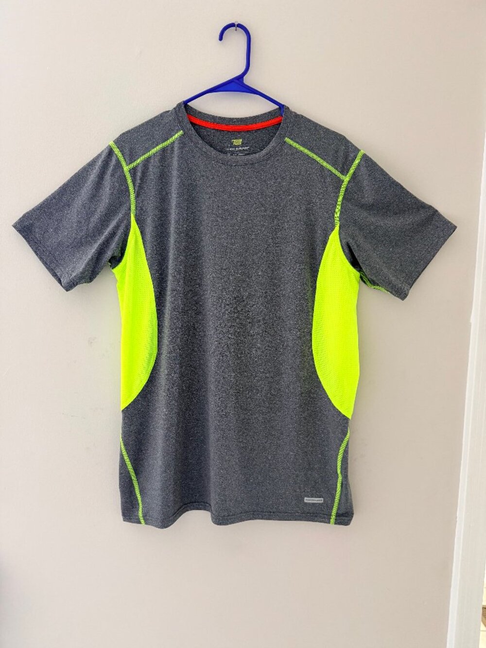 VERY NICE TEK GEAR GRAY & NEON GREEN SHORT SLEEVE ATHLETIC SHIRT - SIZE XXL B